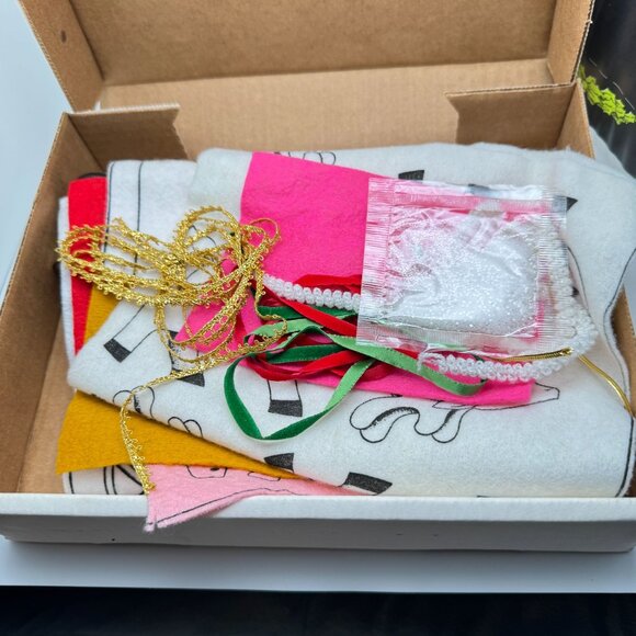 Christmas Felt Centerpiece Kit 3165 Night Before Christmas DIY Holiday NOS Vtg - Picture 2 of 7